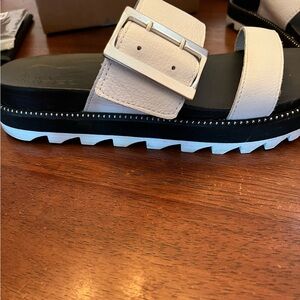 Sorel roaming sandal